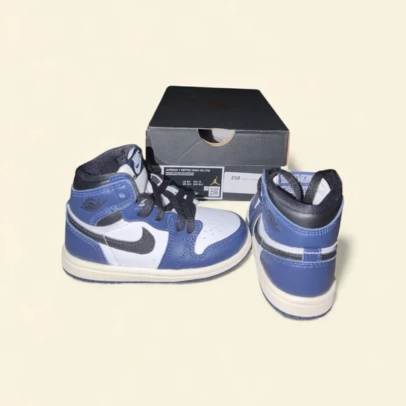 Nike Kids' Blue and White Sneakers​ - Picture 2 of 3